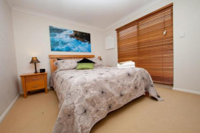 Ocean Mist Villa, Albany